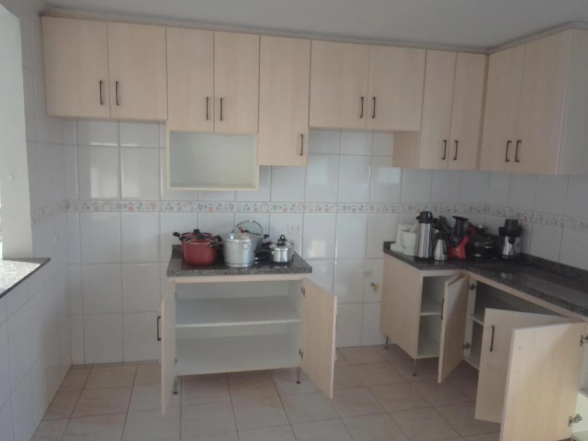 Casa con 5 dormitorios, 5 baños y cocina cerrada — photo 2