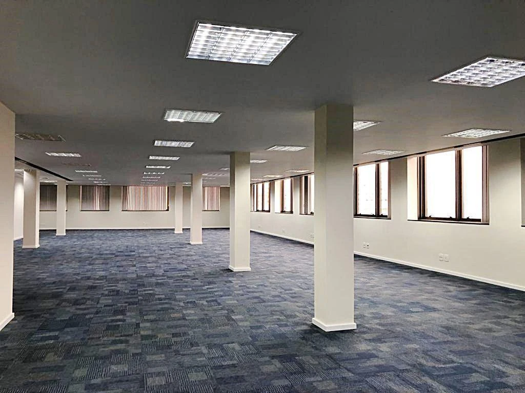 Unfurnished 350 m² apartment with built-in cabinets — photo 28