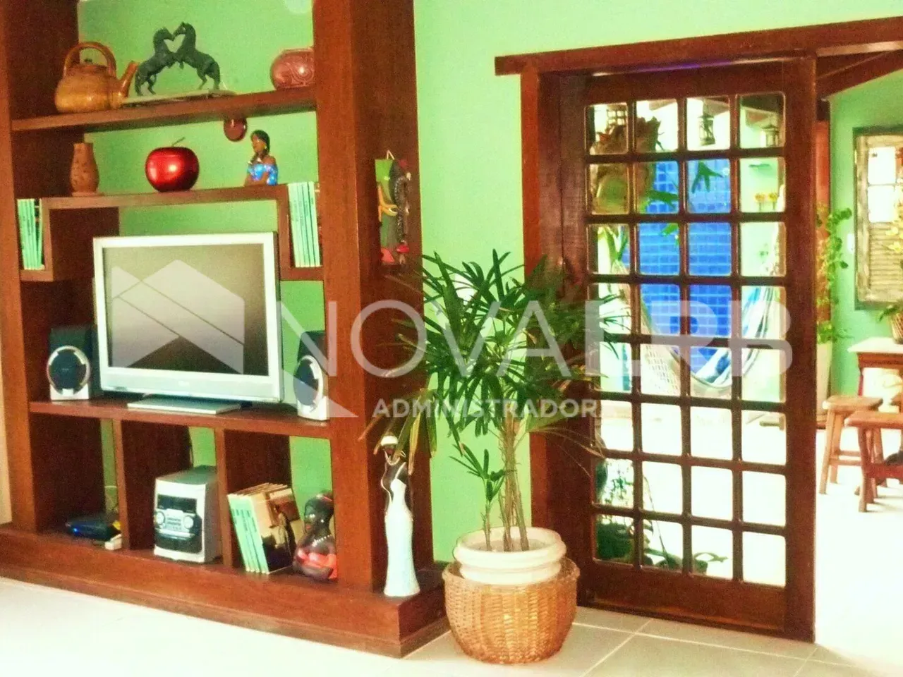 Furnished apartment with 4 bedrooms and a closed kitchen — photo 3