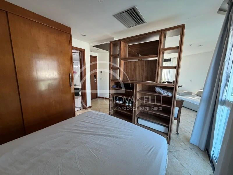 Furnished 1-bedroom apartment with glass-enclosed balcony — photo 2