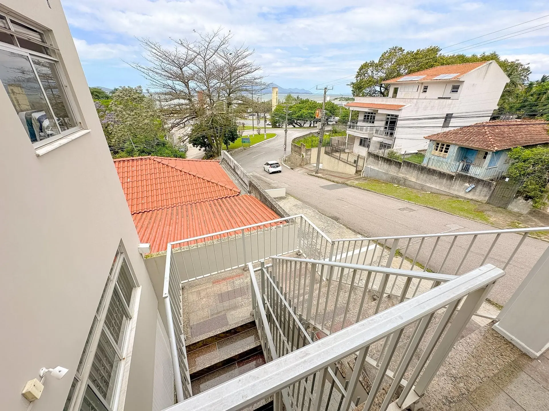 Furnished house, 250 m², with a bathtub — photo 48