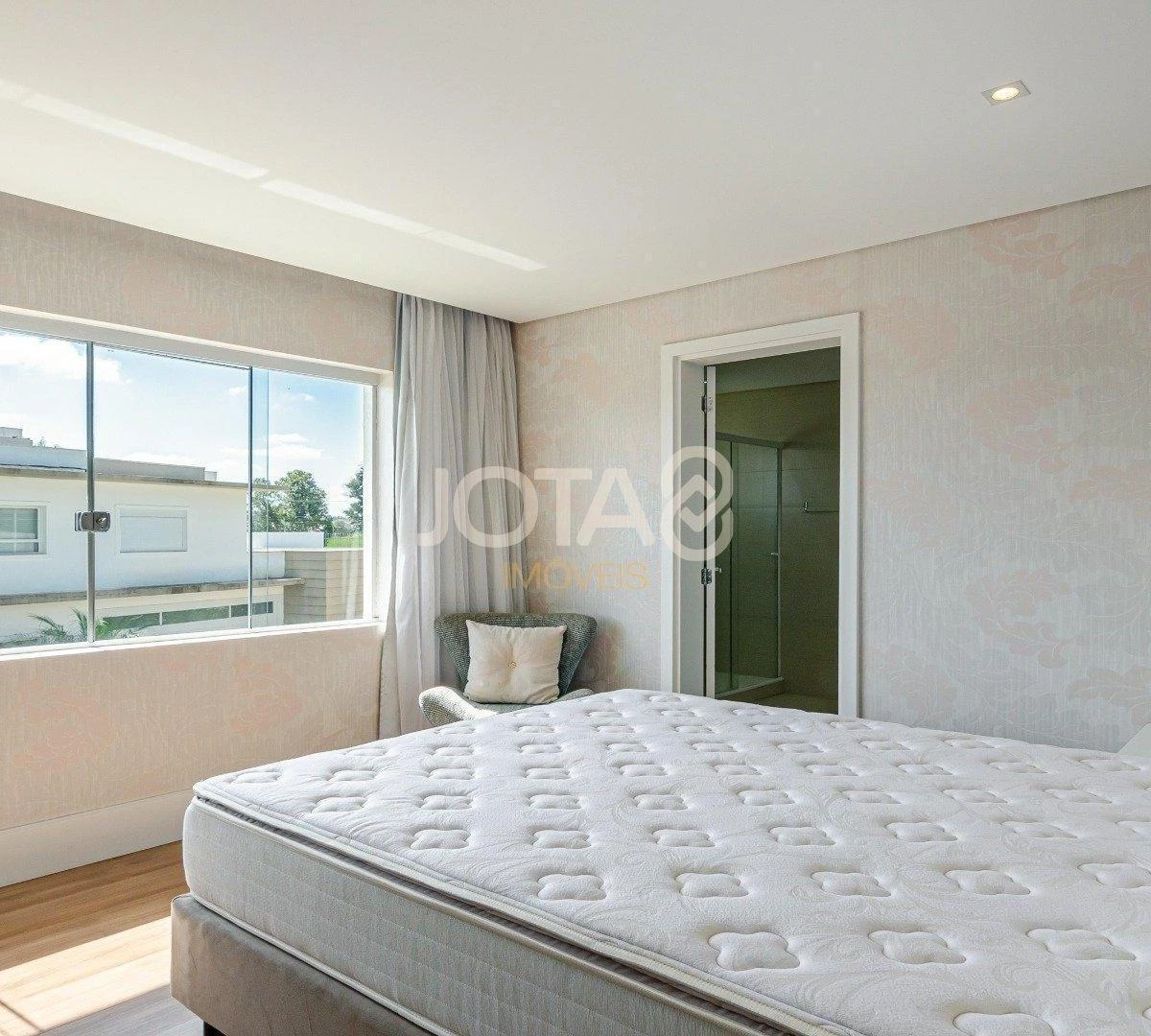 4-bedroom house with a washing machine — photo 18