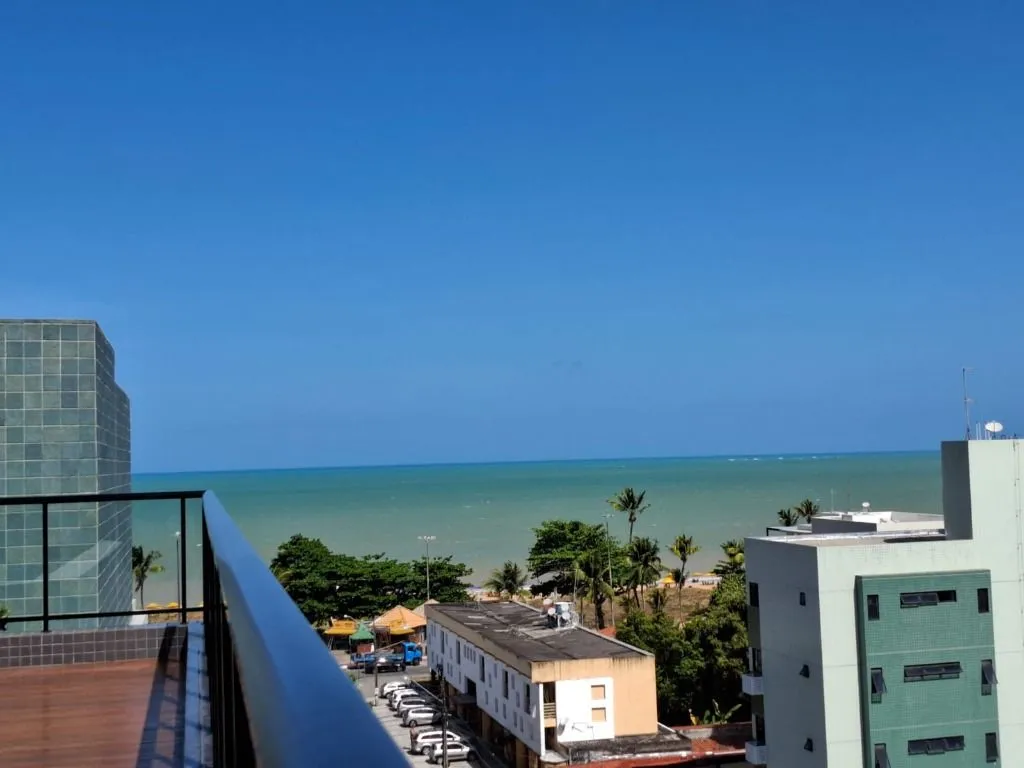 Furnished 2-bedroom apartment with suite and balcony — photo 21