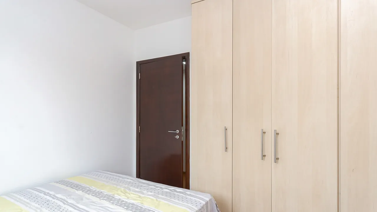 3-bedroom apartment in a building with a gym — photo 3