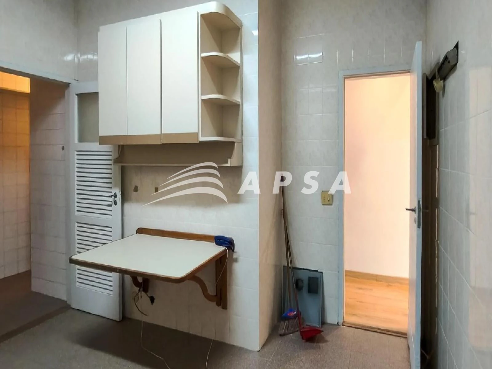 128 m² unfurnished apartment with 4 bedrooms and closed kitchen — photo 28
