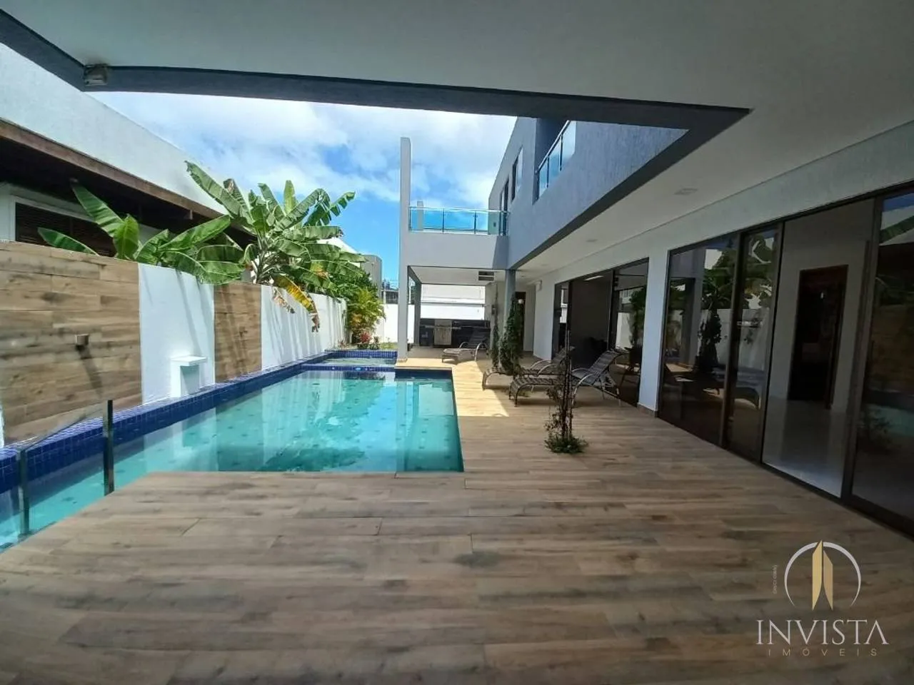 Furnished house, 481 m², with floor-to-ceiling windows — photo 49