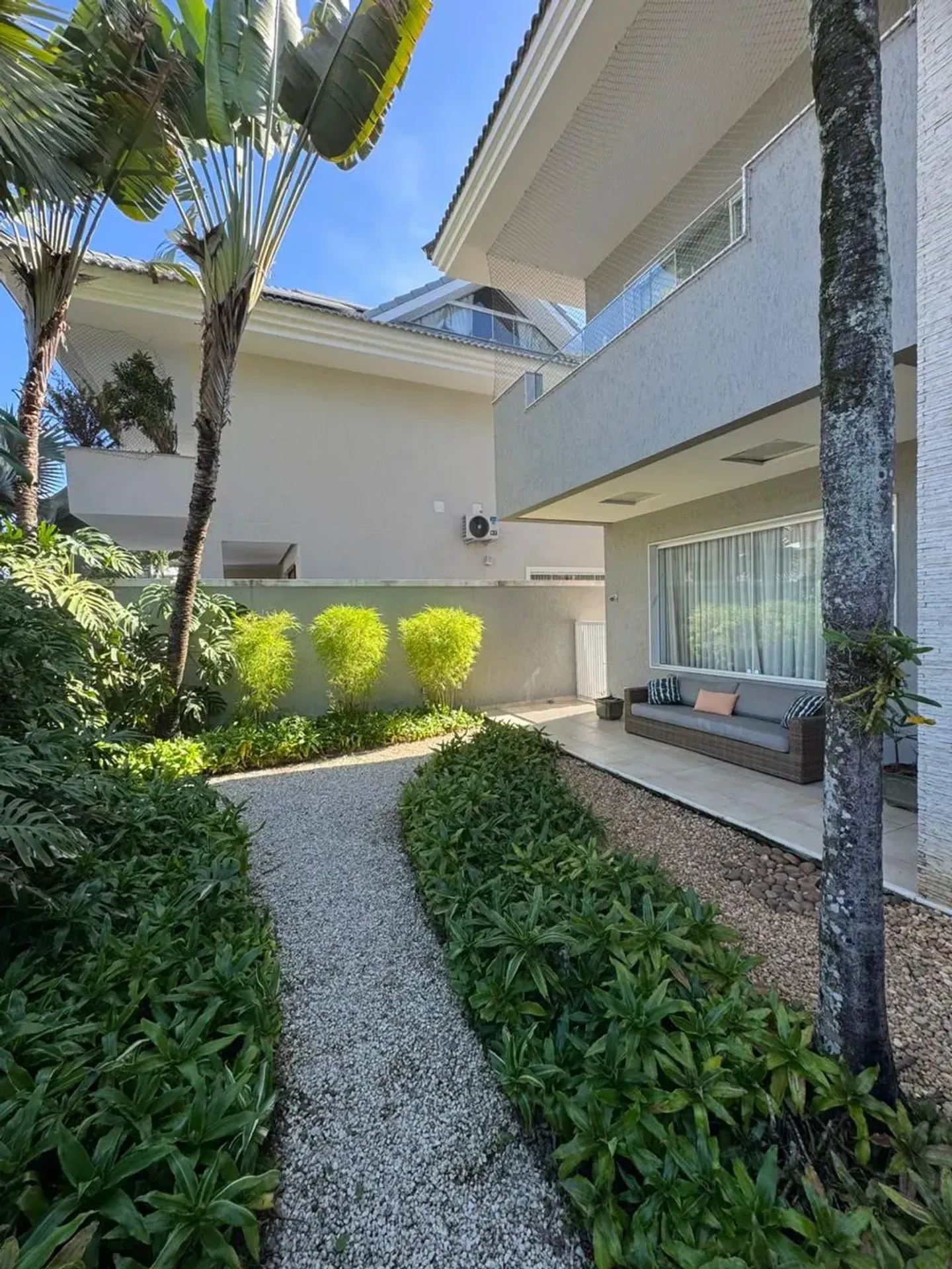 Furnished house with 5 en-suite bedrooms and 630 m² — photo 48