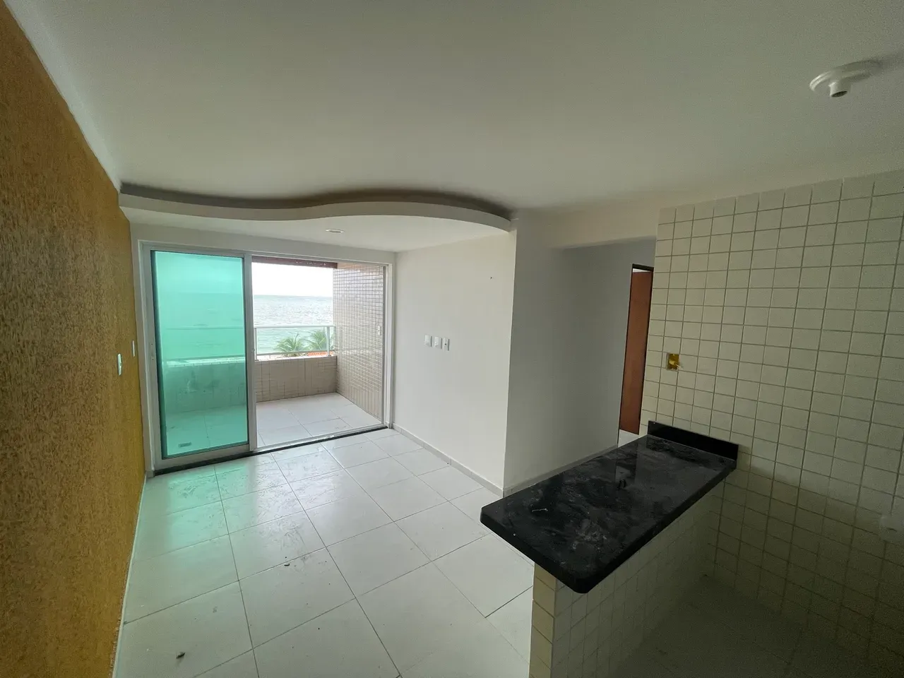 2-bedroom apartment with balcony and water view — photo 3