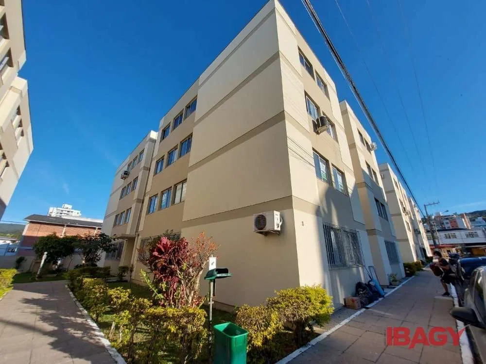3-bedroom apartment with a washing machine — photo 15