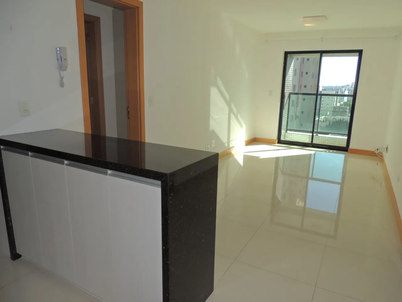 Apartamento mobiliado 1 quarto com cozinha americana e 2 vagas — photo 2