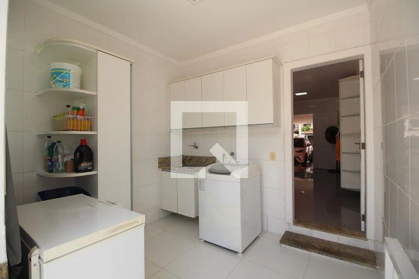 Condominium house with 4 bedrooms and 329 m² — photo 49