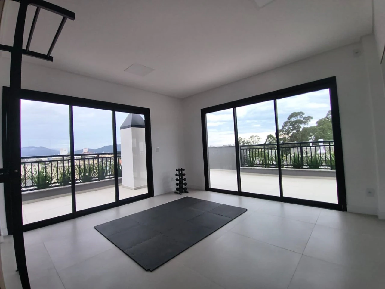 Furnished apartment, 32 m², with floor-to-ceiling windows — photo 7