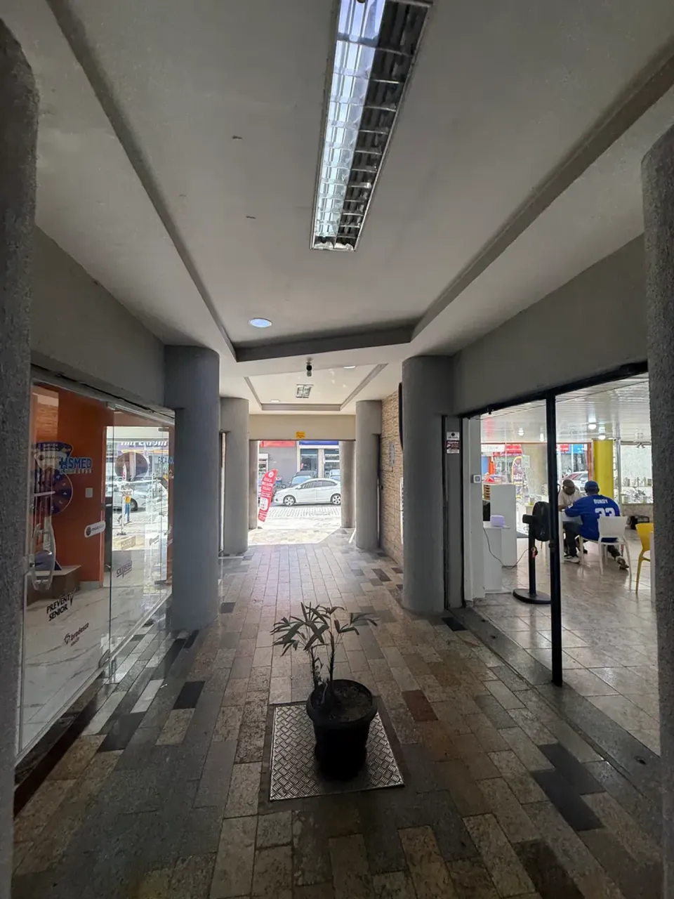 Apartamento com 2 quartos e piso de cerâmica — photo 15