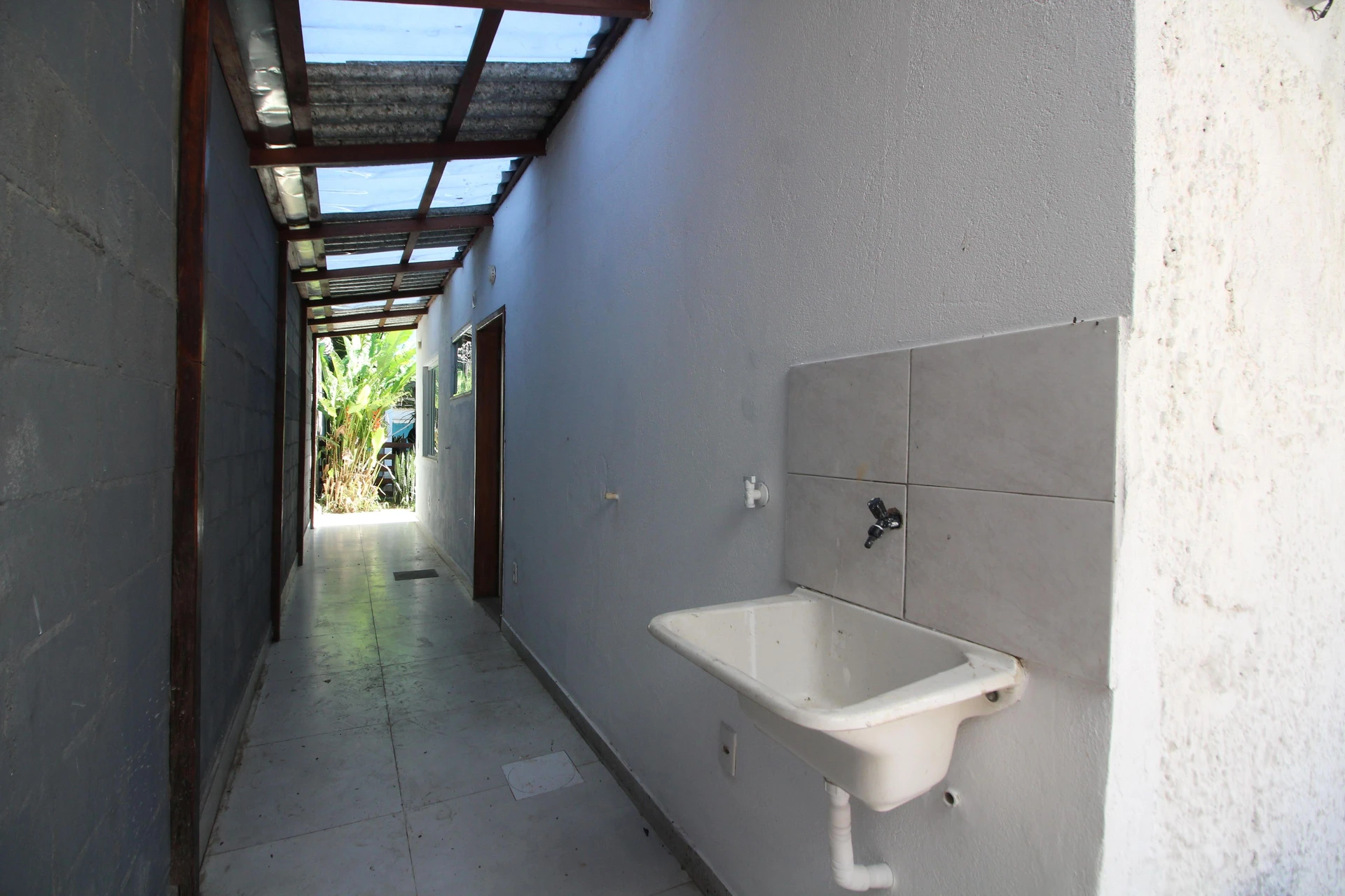 House with 4 bedrooms, 2 bathrooms and private garden — photo 50