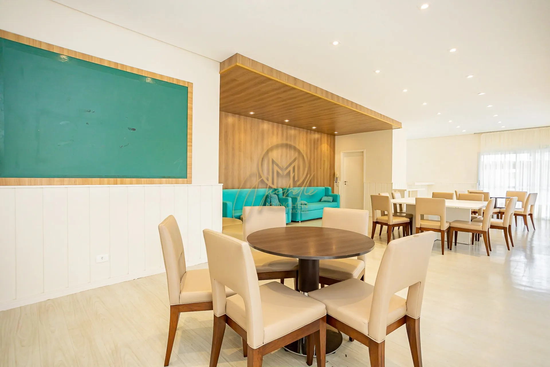 Furnished 462 m² apartment with 4 en-suite rooms — photo 42