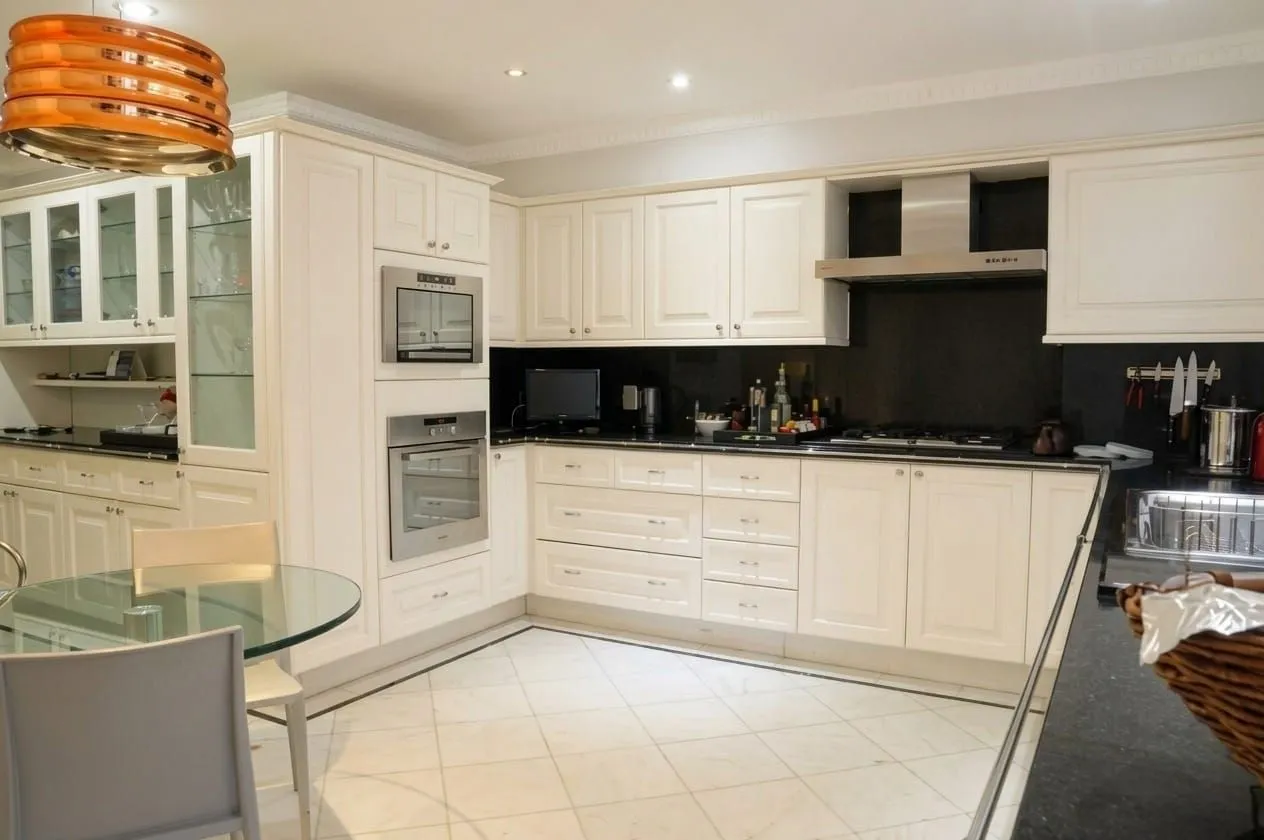 Apartamento amueblado de 4 dormitorios con 327 m² y balcón — photo 14