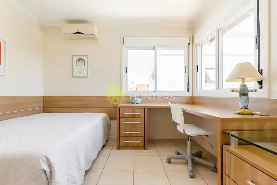 Casa amueblada con 3 dormitorios y 2 suites, 400 m² — photo 30