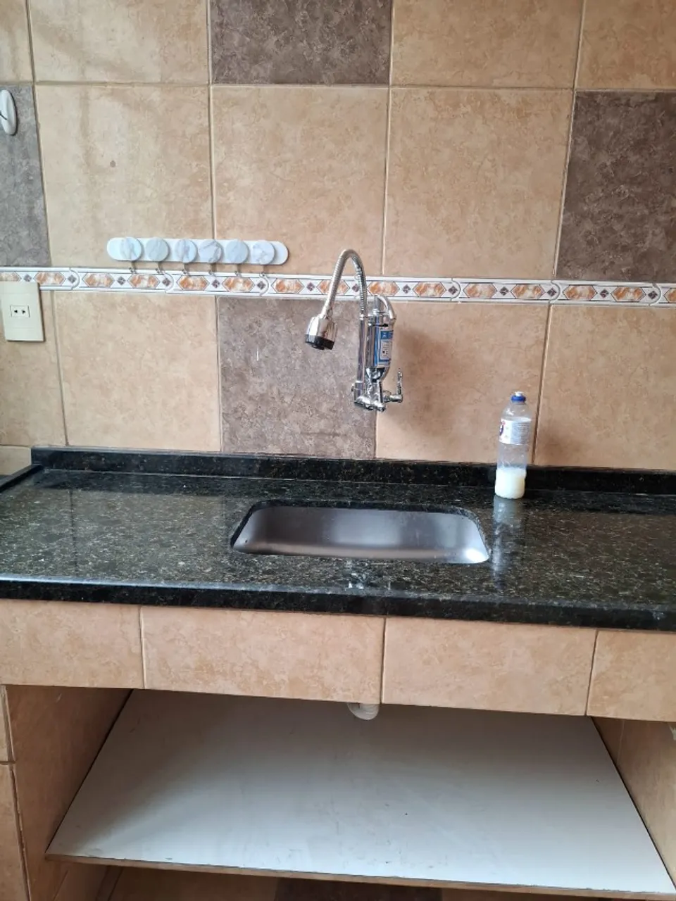 Casa sem mobília com cozinha fechada e terraço — photo 6