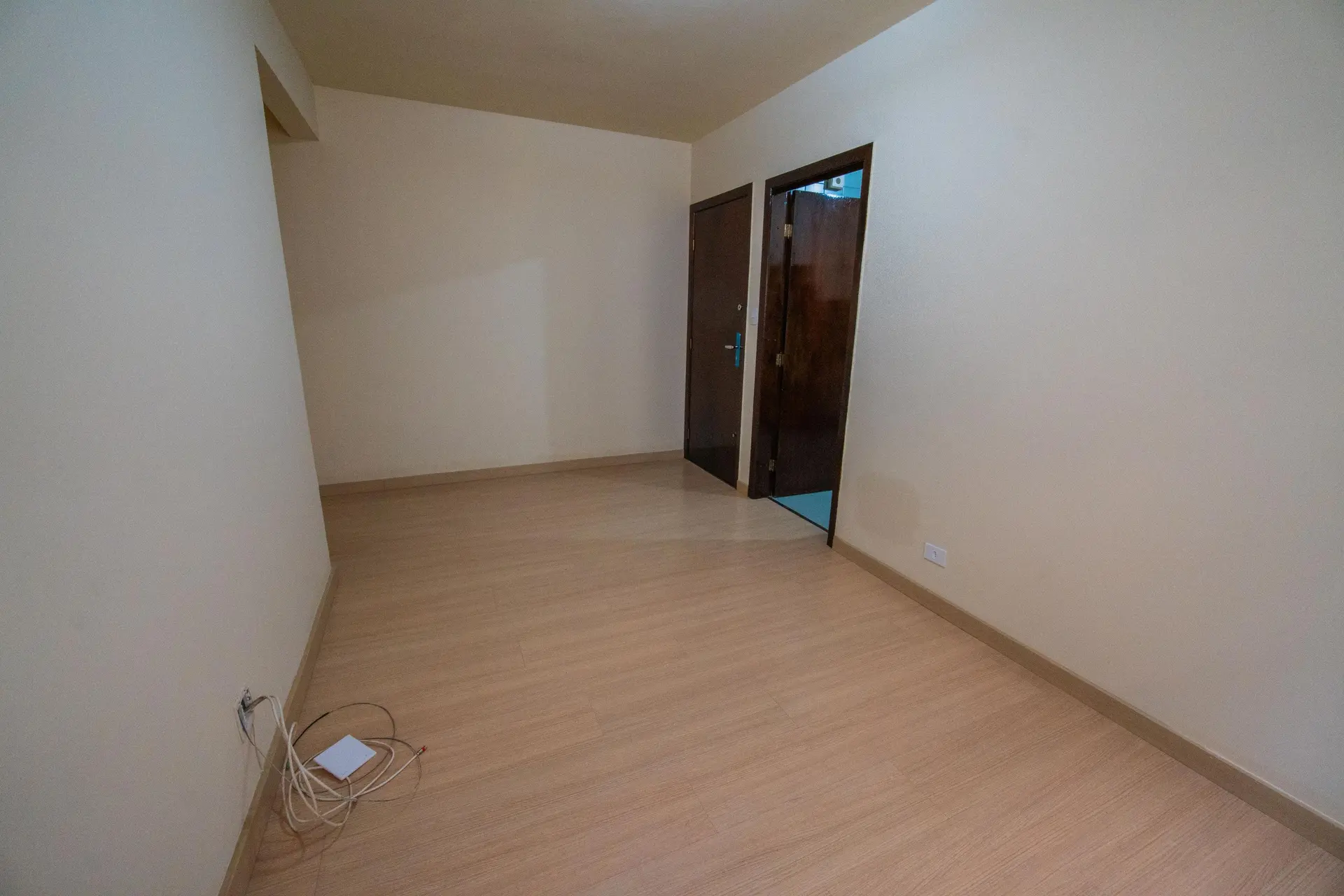 2-bedroom apartment with wood or laminate floors — photo 7