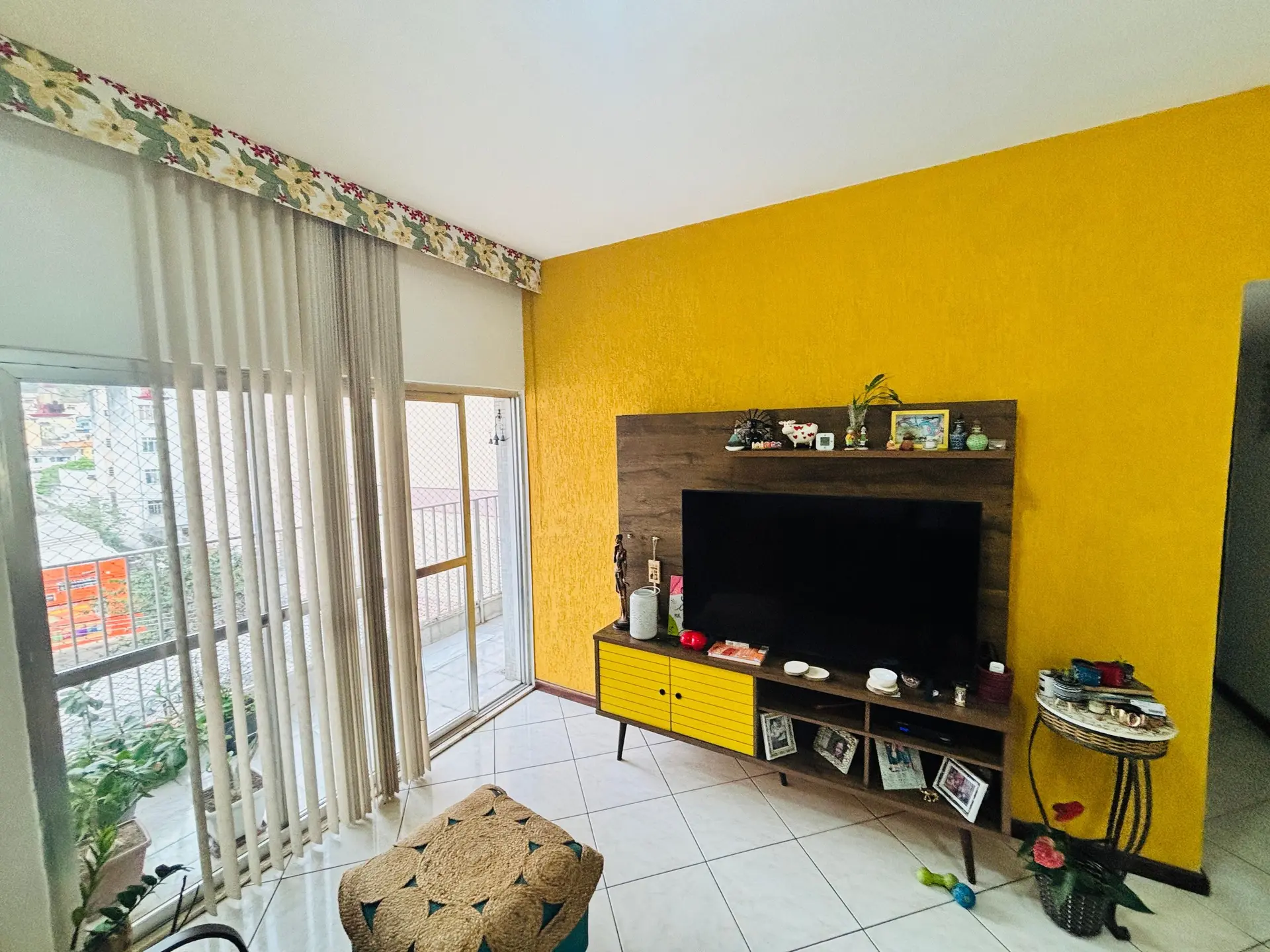 2-bedroom apartment with a mountain view — photo 11