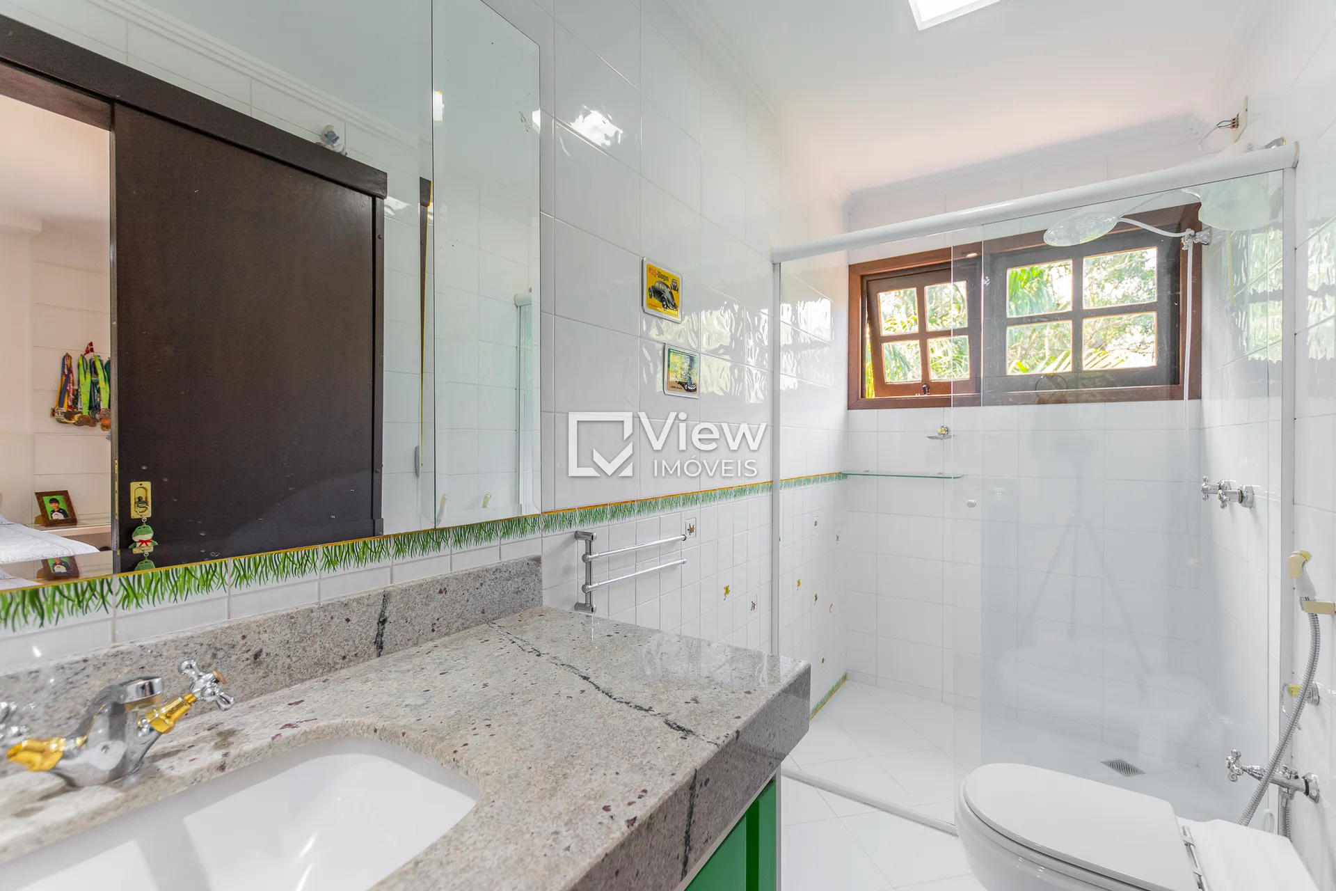 House with 4 bedrooms and open-plan kitchen — photo 22