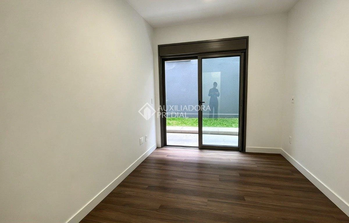 Apartment, 92 m², with floor-to-ceiling windows — photo 5