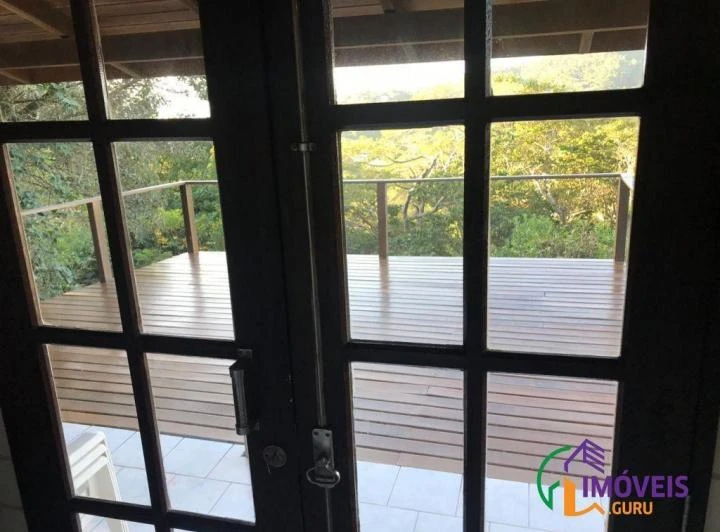 House with an open-plan kitchen and balcony view — photo 2