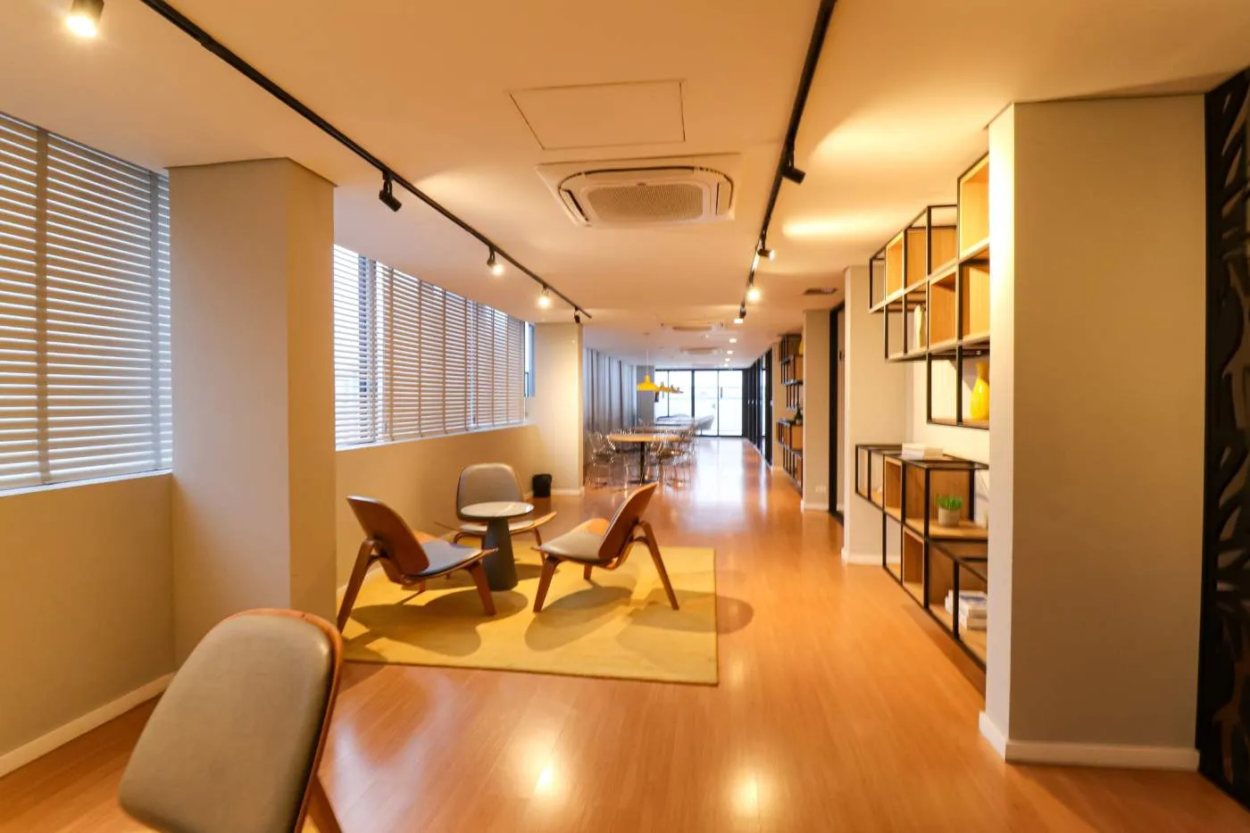 Apartment on the 19th floor with a home office