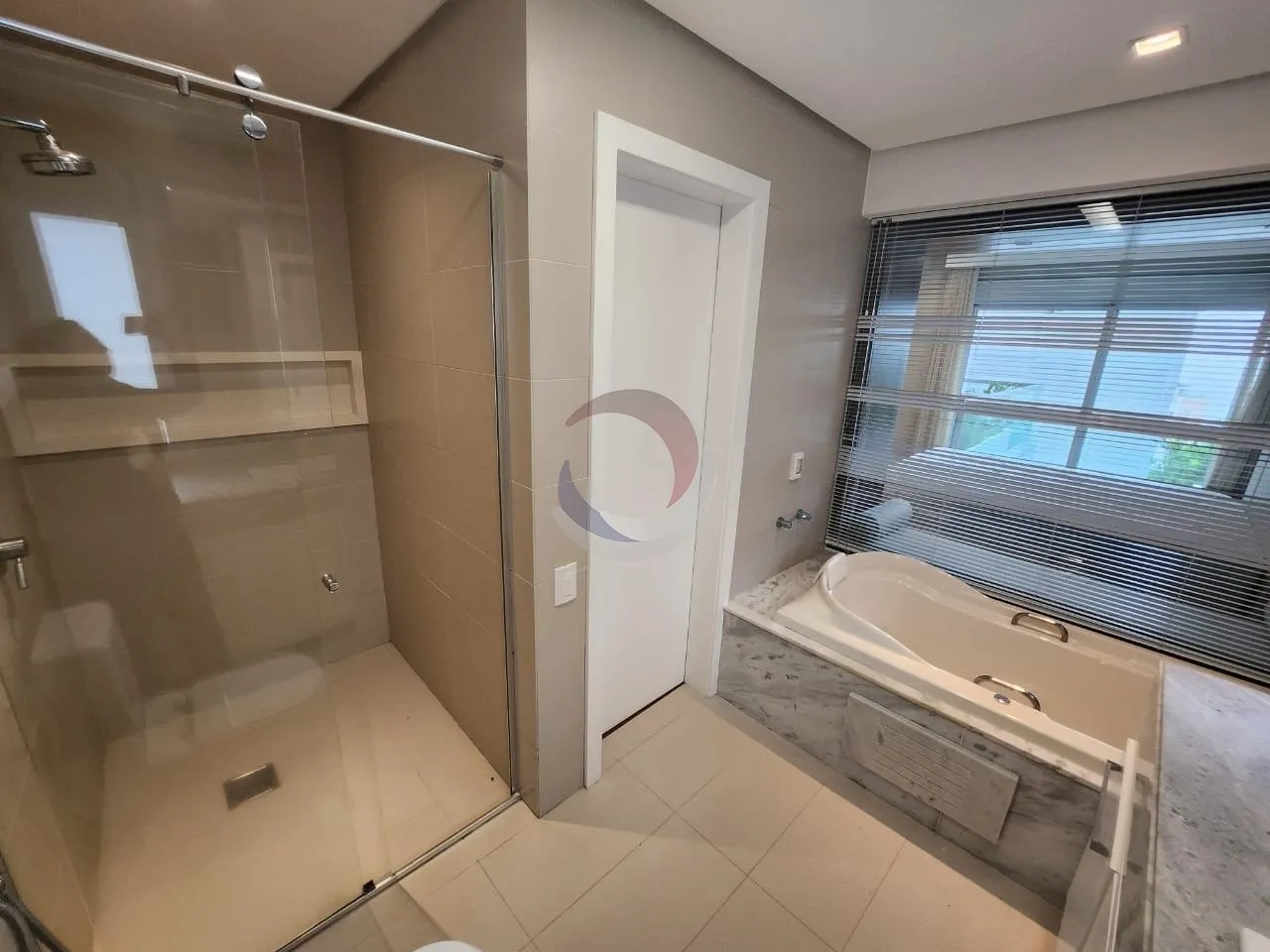 Furnished apartment, 237 m², with floor-to-ceiling windows — photo 36