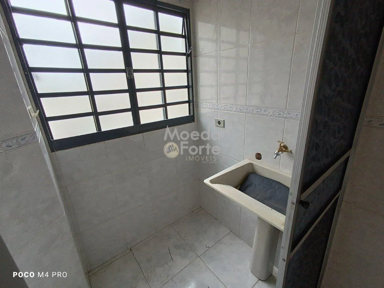 3-bedroom apartment with wood or laminate floors in Curitiba — photo 9