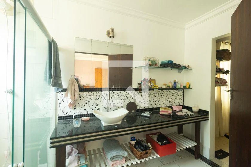 Casa de 197 m² com espaço de home office e closet — photo 21