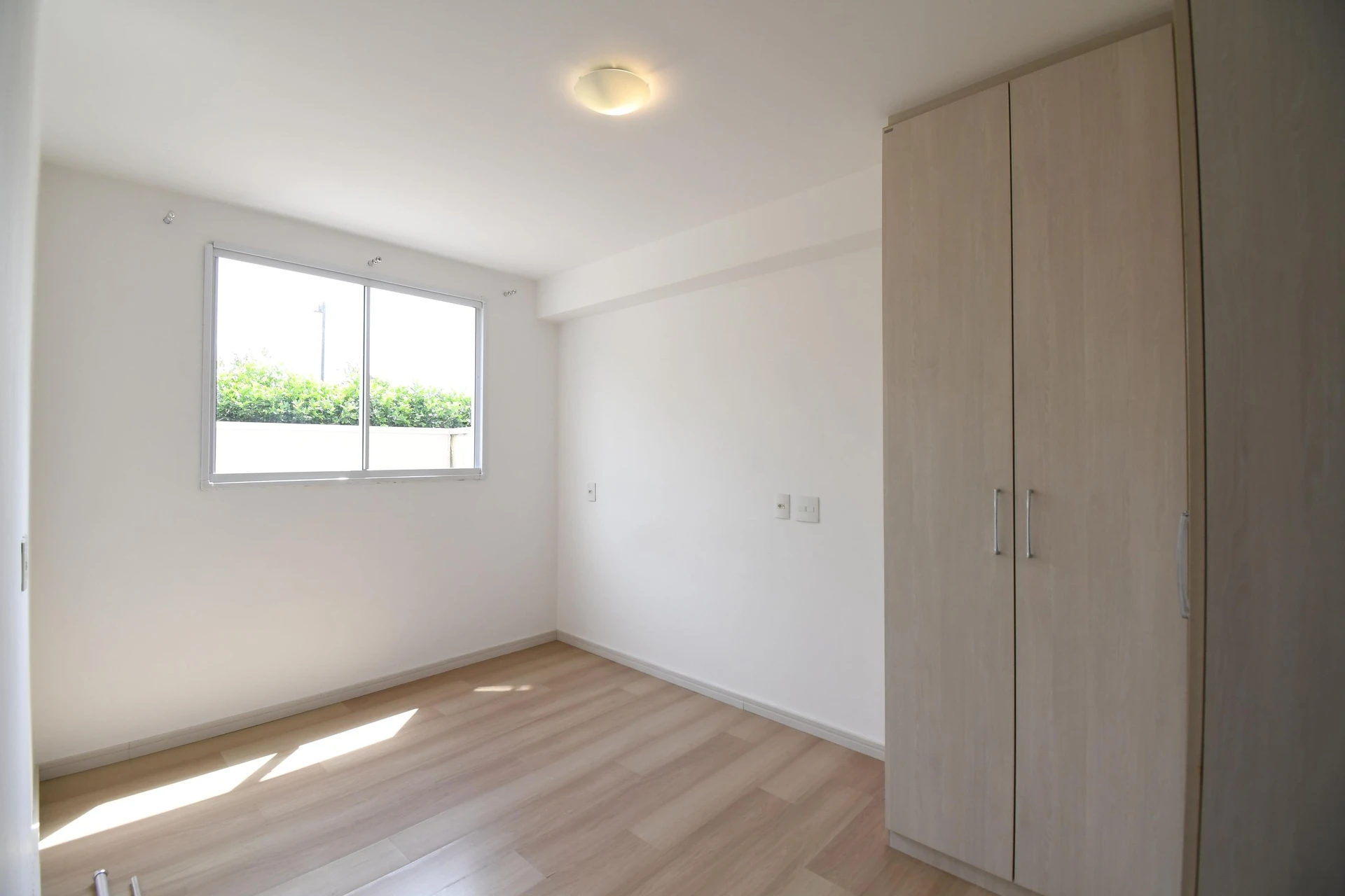 2-bedroom apartment with wood or laminate floors — photo 2