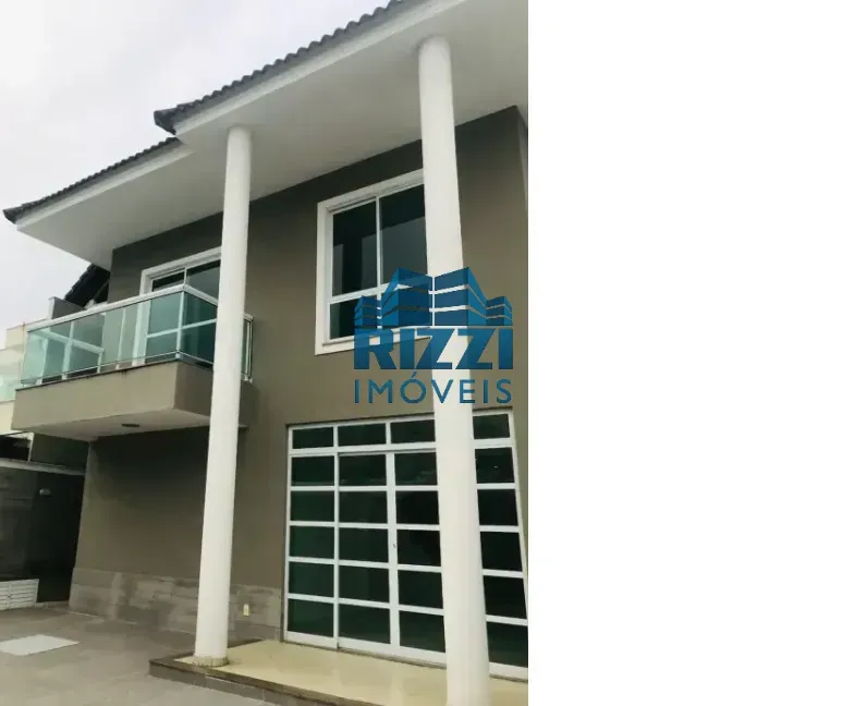 House with 4 bedrooms and a balcony with a built-in grill — photo 11