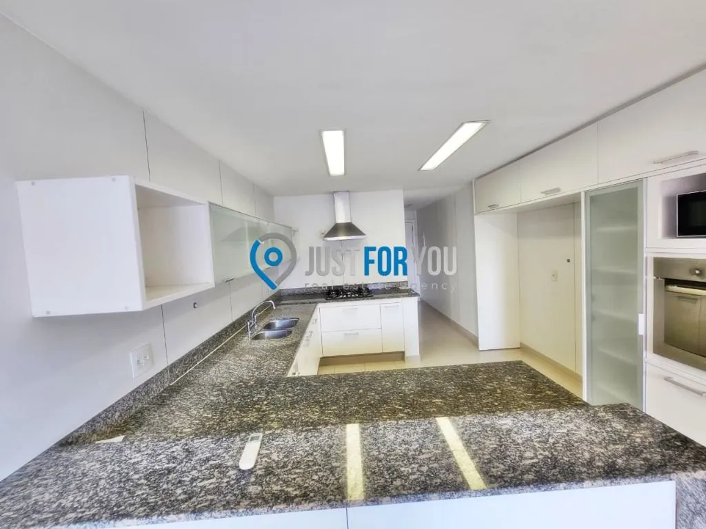 4-bedroom apartment with 233 m² and 5 bathrooms — photo 7