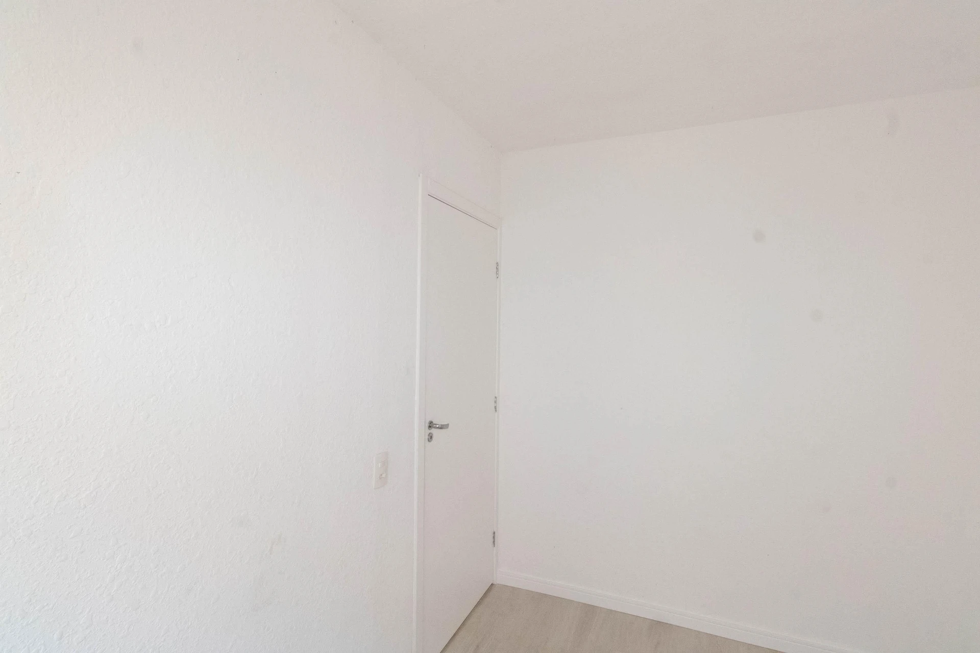 Unfurnished rental apartment with 2 bedrooms and 1 parking spot — photo 27