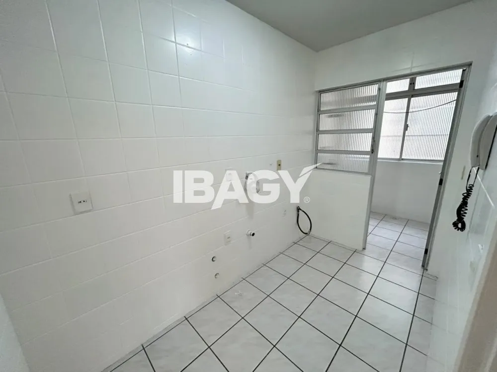 2-bedroom apartment with a gas stove kitchen — photo 2