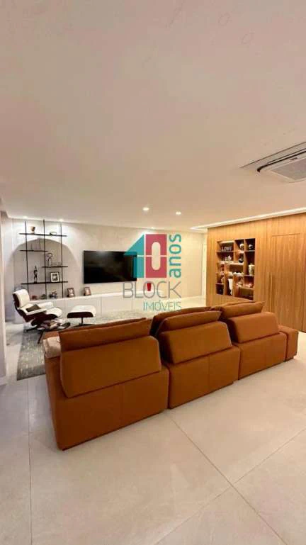 Furnished apartment, 470 m², with floor-to-ceiling windows — photo 13