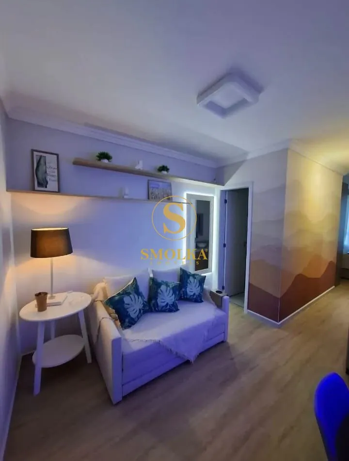 Furnished studio with integrated kitchen and glass shower — photo 4