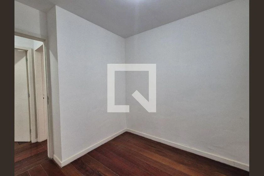3-bedroom apartment in a building with a pool — photo 6