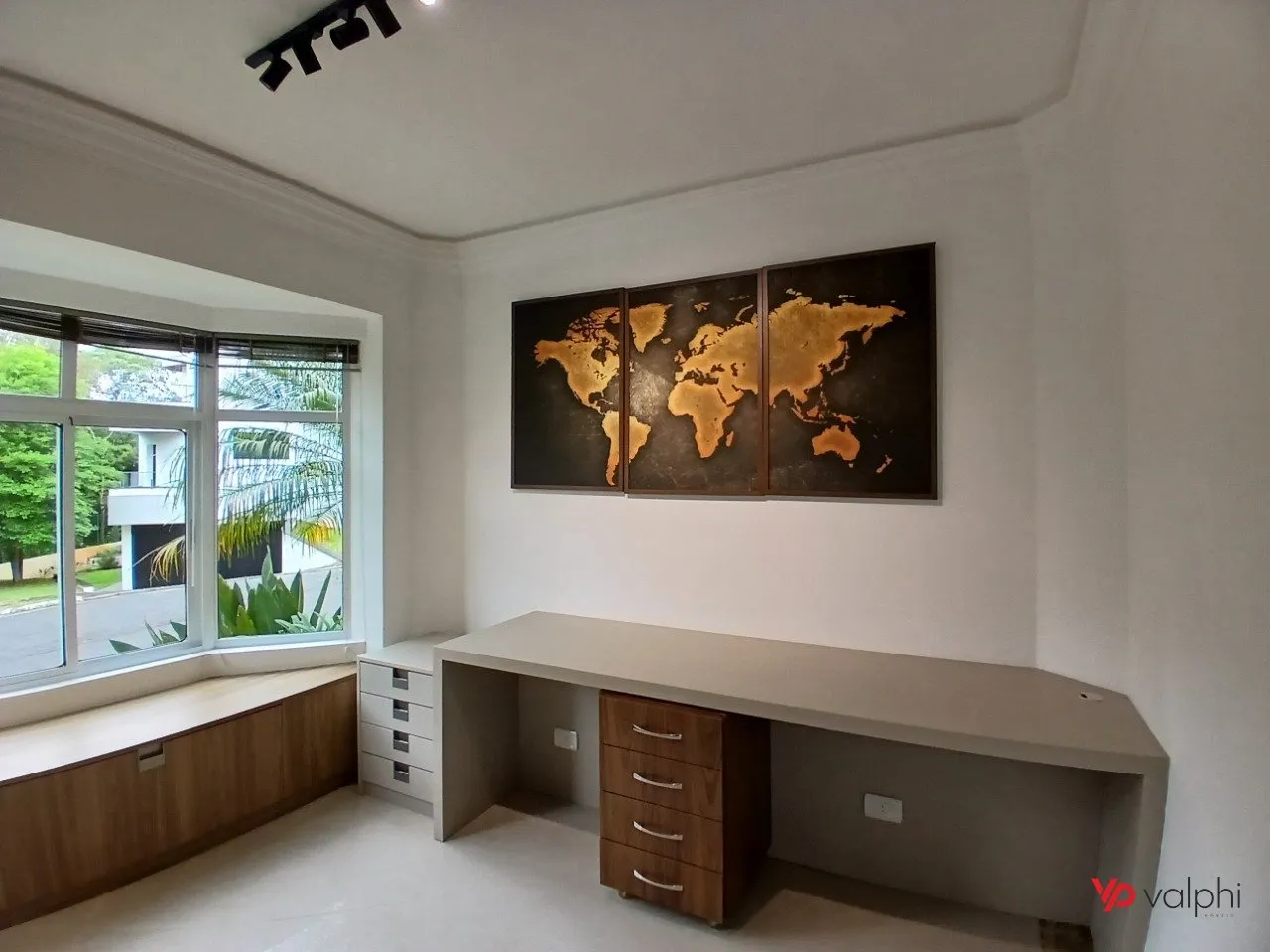 4-bedroom house with a grill on the balcony — photo 19
