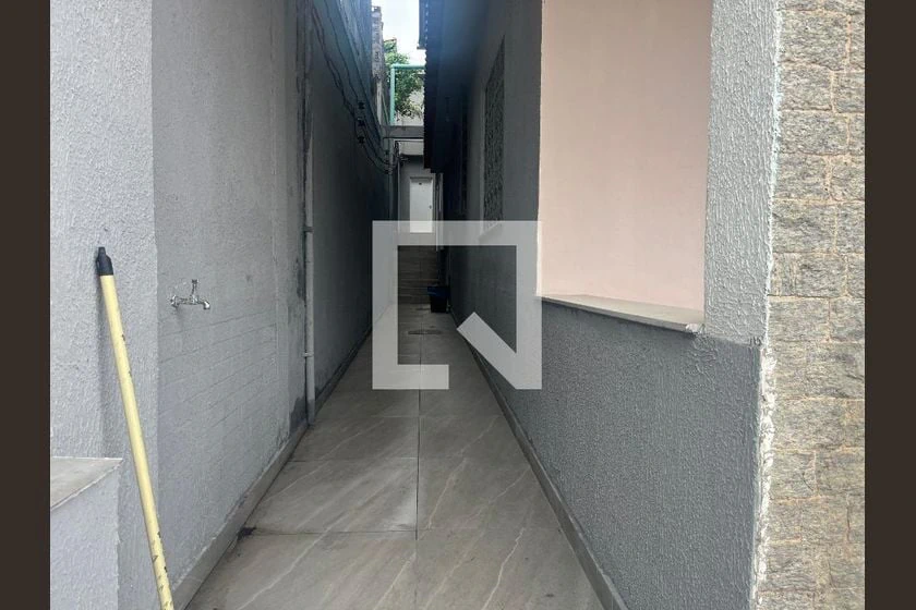 80 m² house with a walk-in closet and a home office — photo 30