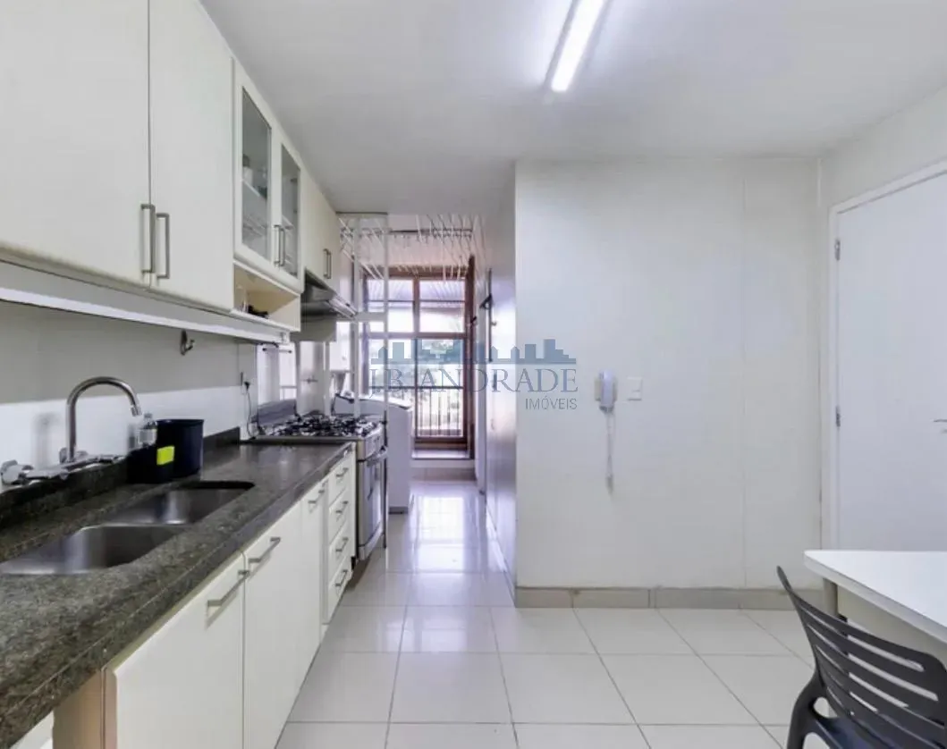 4-bedroom apartment with a water view in Rio de Janeiro — photo 13