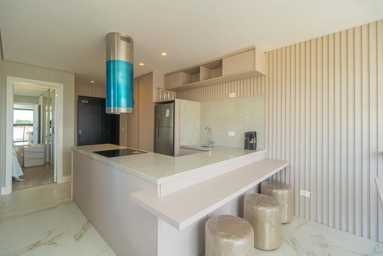 Furnished 1-bedroom apartment with open-plan kitchen — photo 3