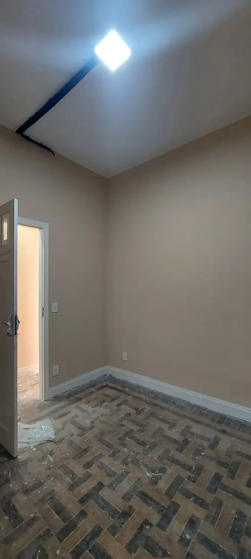 Apartamento de 3 quartos com piso de madeira ou laminado — photo 4