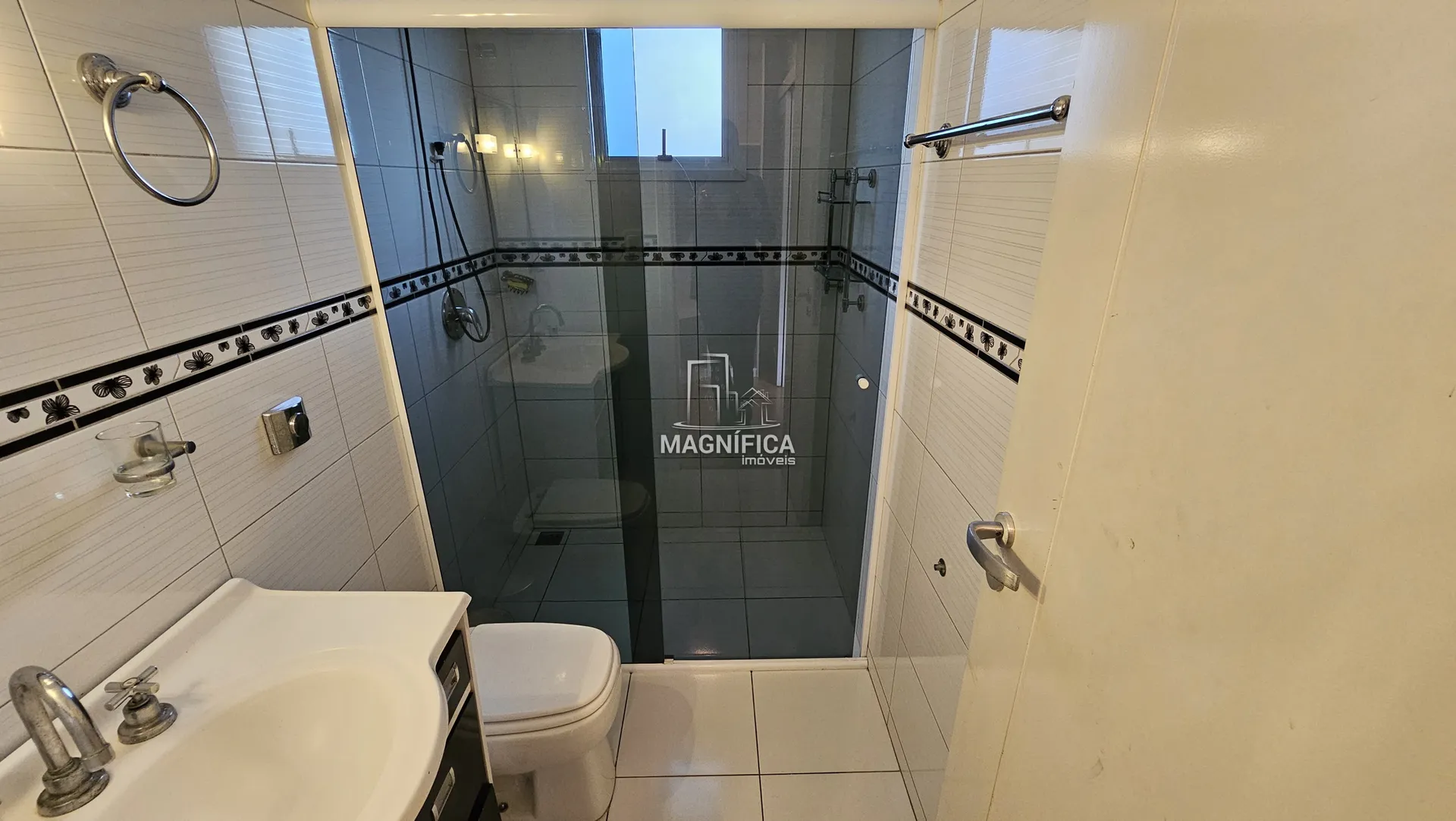 Unfurnished house with 3 en-suite bedrooms and 360 m² — photo 22