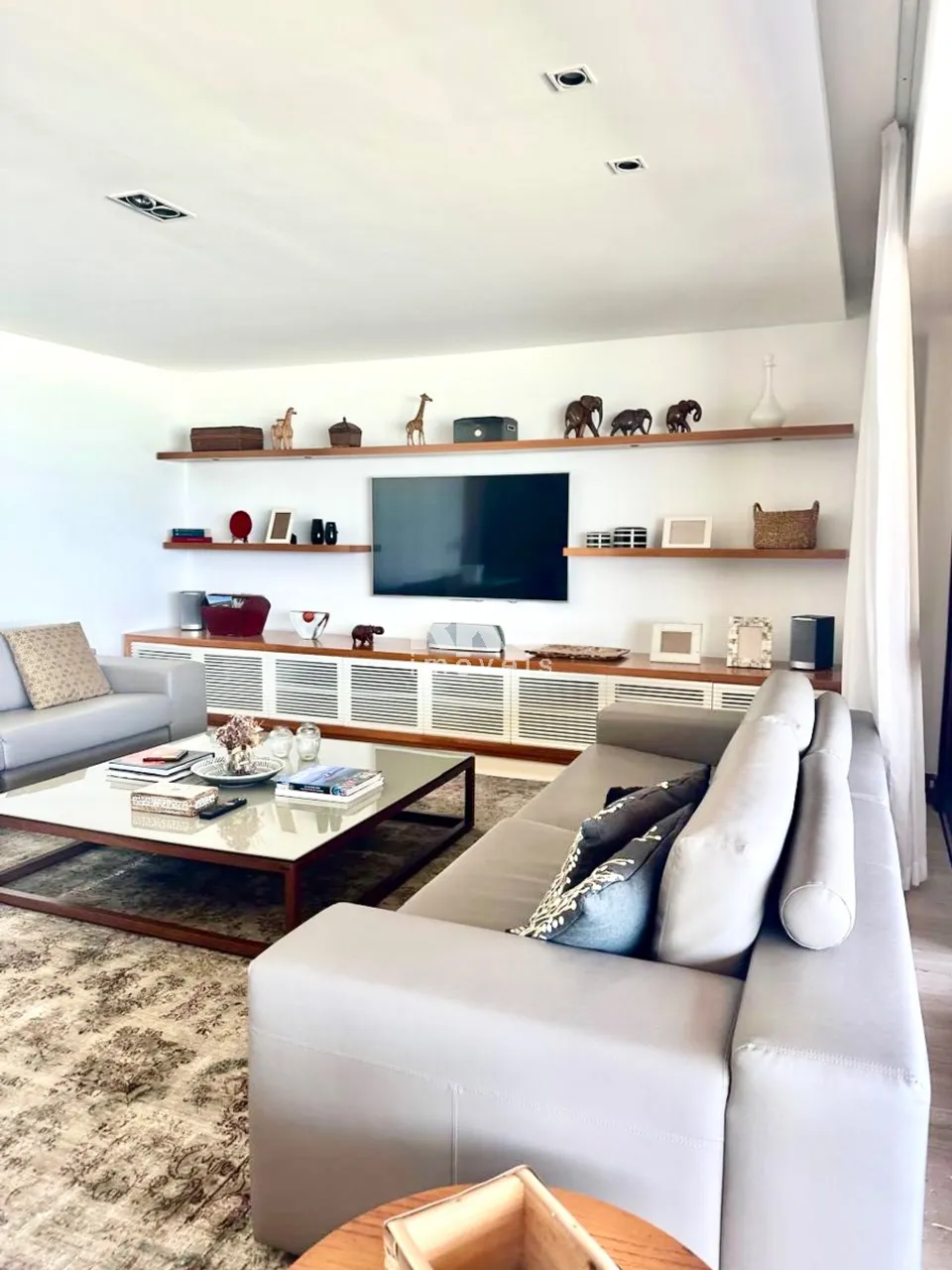 Apartamento mobiliado com 4 quartos e 4 banheiros — photo 20