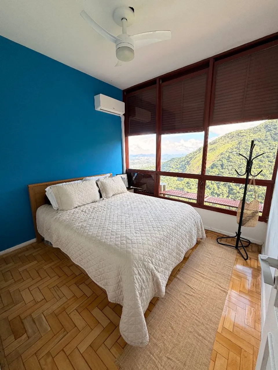 2-bedroom apartment in a building with a gym — photo 13