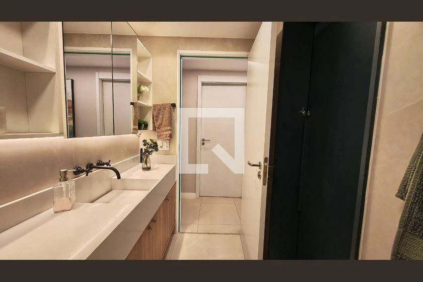 4-bedroom apartment with a glass-enclosed balcony