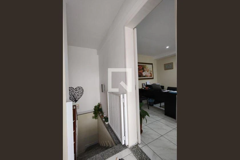 Glass-enclosed balcony in a 3-bedroom apartment, 155 m² — photo 54