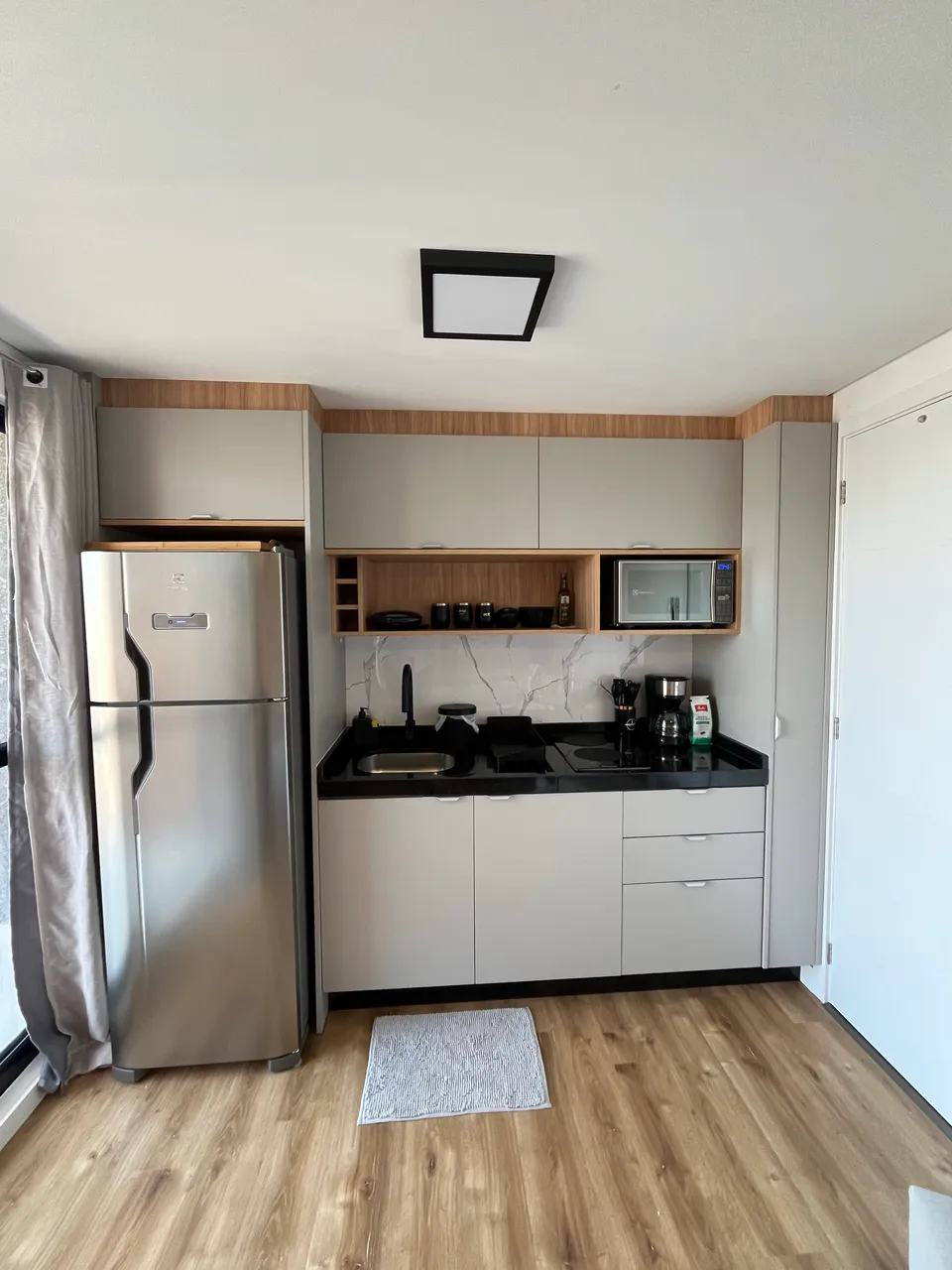Furnished studio, 24 m², with wood or laminate floors — photo 8